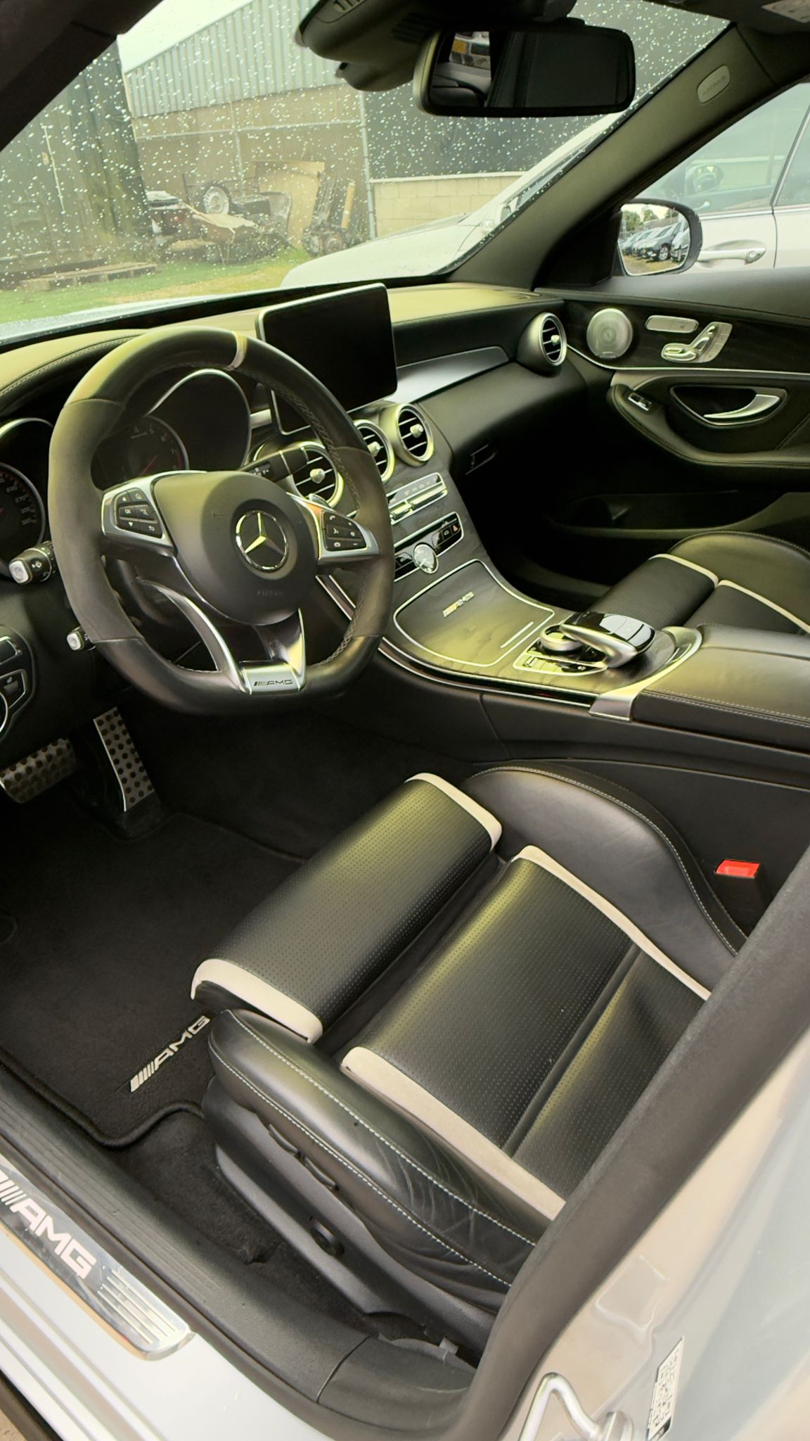 Schoon auto-interieur uit de gallery